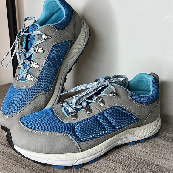 LL Bean Mountain Classic Ventilated Hiking Shoes Like New size 10 medium - Picture 2 of 8